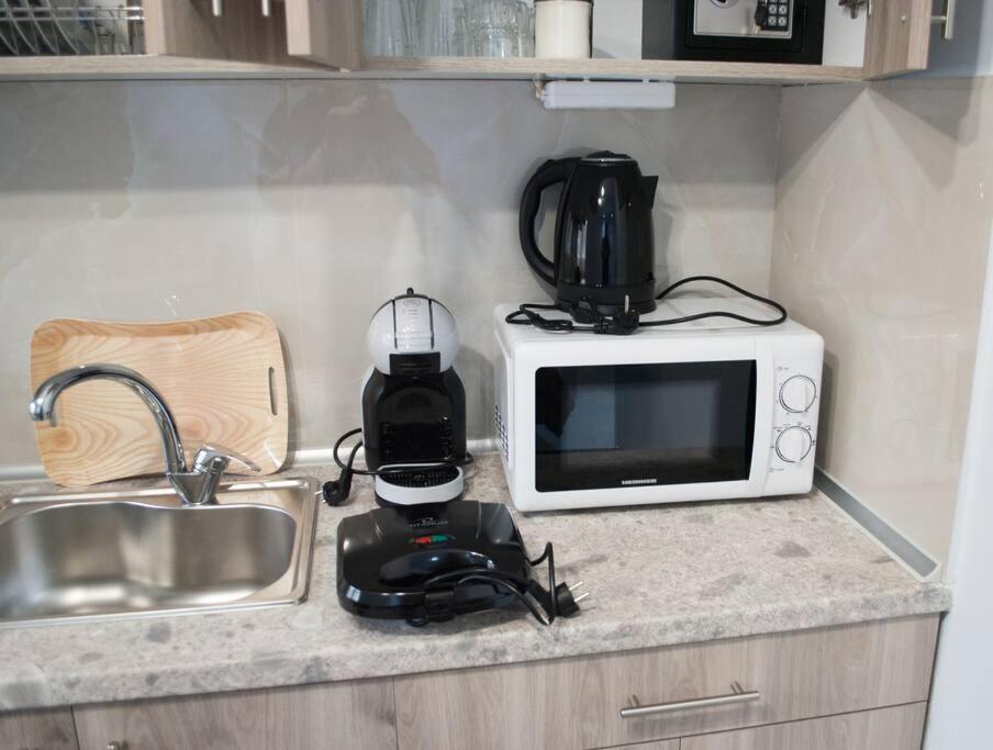 Mina's Spacious : June '23 Renovated Apartment